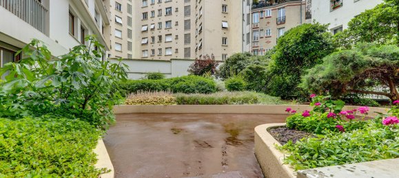 Studio in Paris, France No. 334704 5