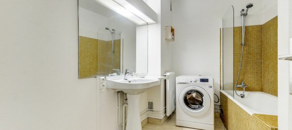 Studio in Paris, France No. 334704 4