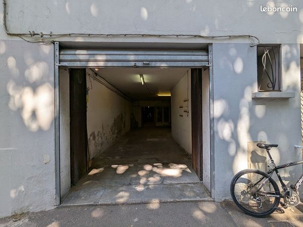 Garaje en Narbonne, France No. 309419