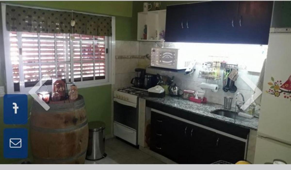 2 bedrooms House in Tres de Febrero, Argentina No. 17001