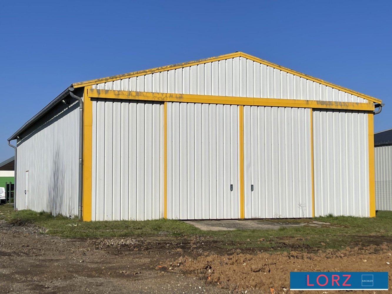  عقار تجاري في Avord, France 200متر مربع رقم 92108