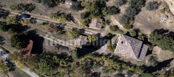 3 bedrooms House in Montepulciano, Italy No. 56400 5