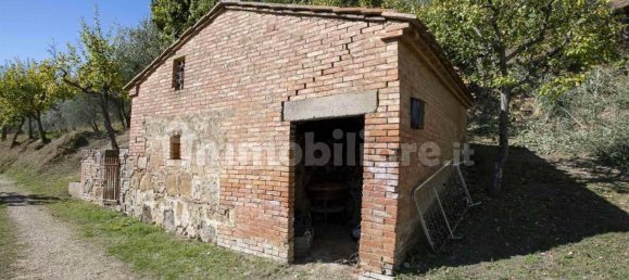 3 bedrooms House in Montepulciano, Italy No. 56400 9