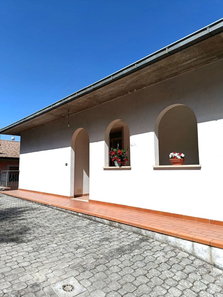 3غرفة شقة في L'Aquila, Italy رقم 169124