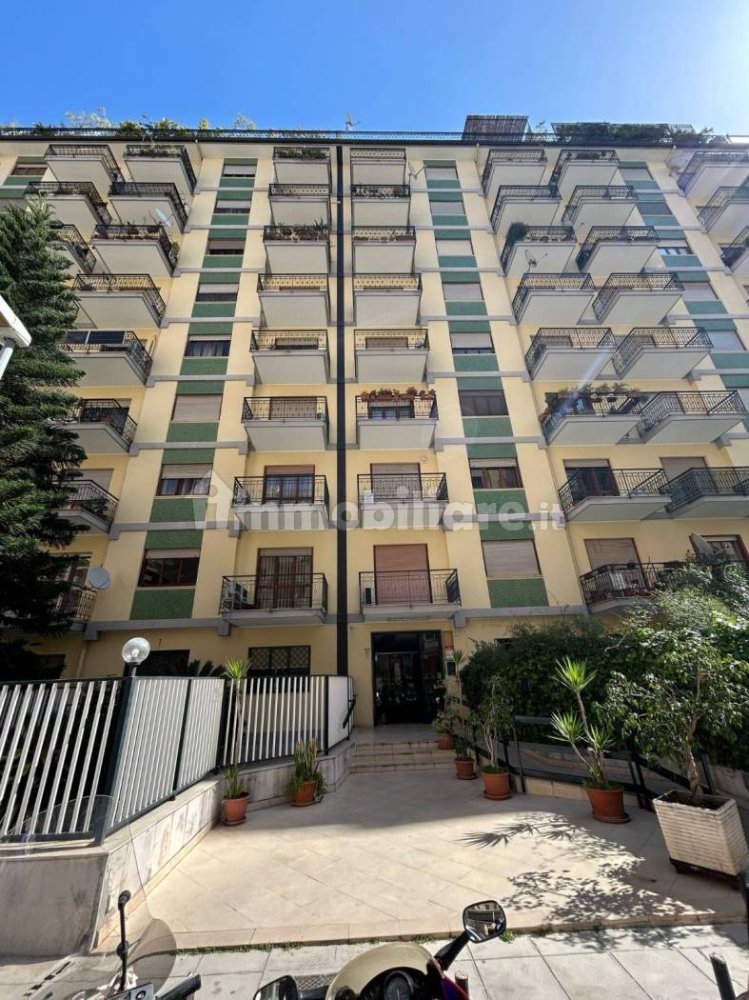 3 rooms Office in Palermo, Italy No. 122076