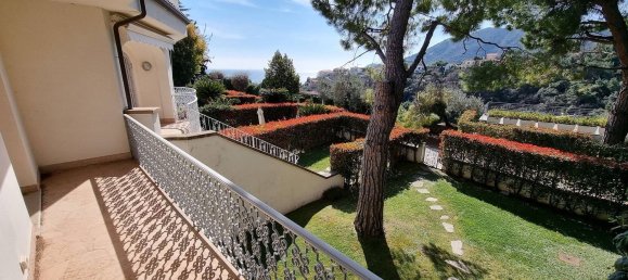 Квартира с 5 комнатами в Алассио, Италия № 130935 5