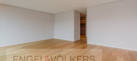 5 bedrooms House in Porto, Portugal No. 15316 13