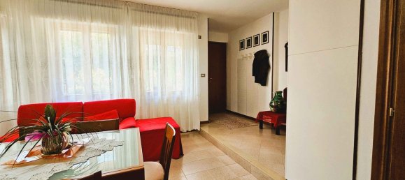 6 rooms Apartment in Arezzo, Italy No. 70402 4