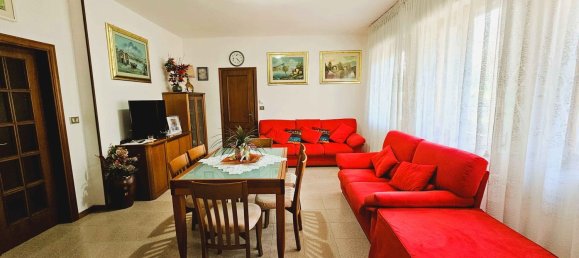 6 rooms Apartment in Arezzo, Italy No. 70402 3