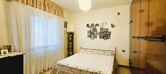 6 rooms Apartment in Arezzo, Italy No. 70402 11