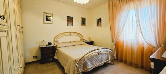 6 rooms Apartment in Arezzo, Italy No. 70402 9