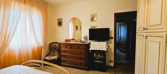 6 rooms Apartment in Arezzo, Italy No. 70402 8