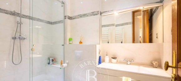 Квартира с 3 спальнями в Париж, Франция № 184757 18