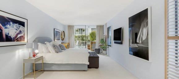 4 bedrooms Apartment in London, United Kingdom No. 13199 13