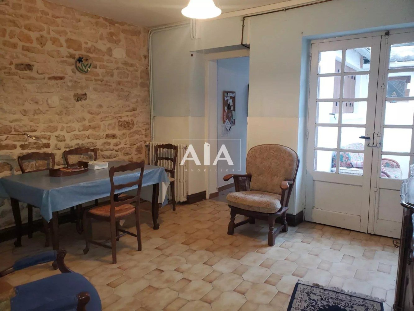 Casa de 4 dormitorios en Ruffec, France No. 334424