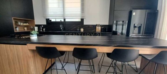 5 bedrooms Villa in Agios Athanasios, Cyprus No. 18934 15