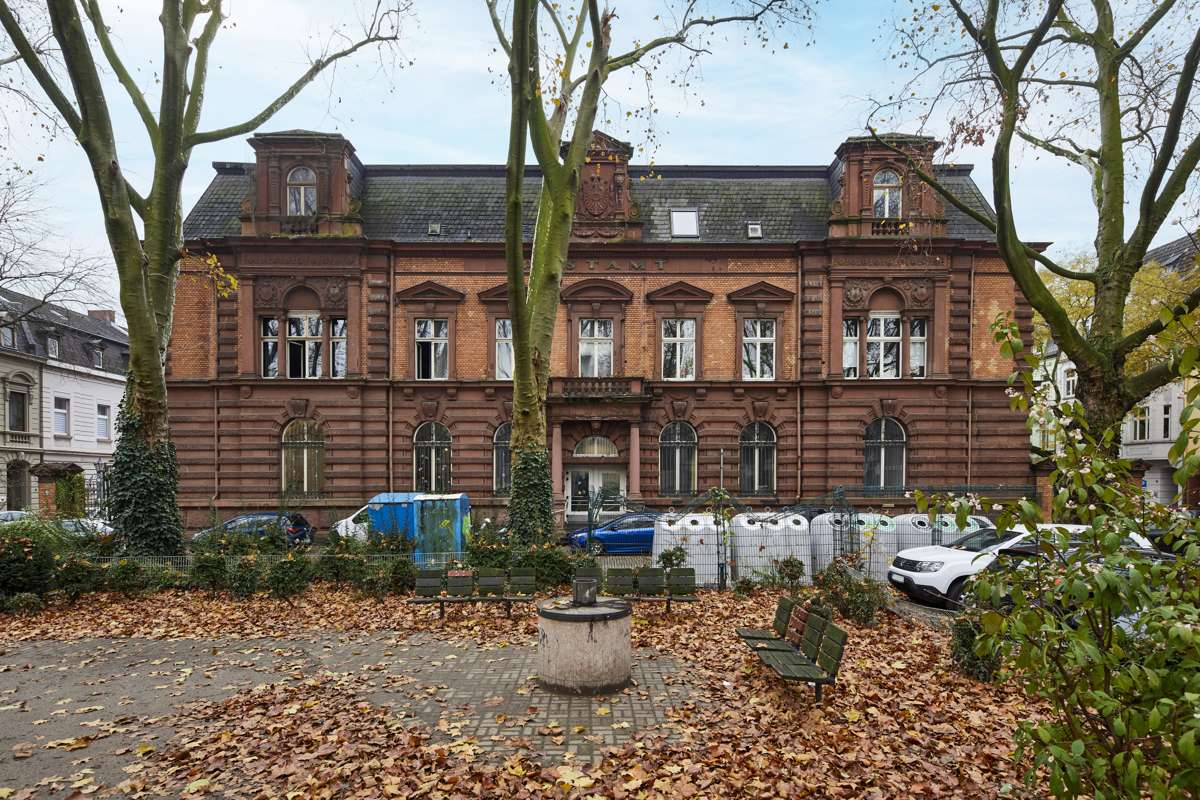 Здание 1131м² в Дуйсбург, Германия № 228147