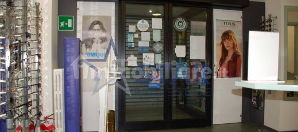 Коммерческая недвижимость с 2 комнатами в Чинизелло Бальсамо, Италия № 184131 14