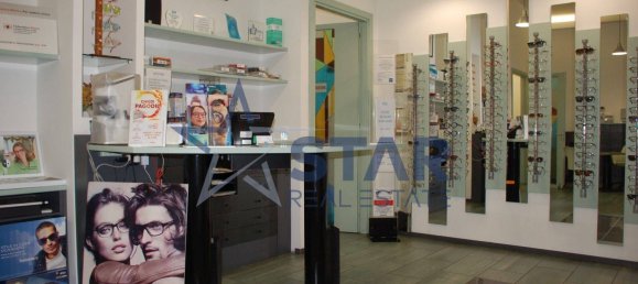 Коммерческая недвижимость с 2 комнатами в Чинизелло Бальсамо, Италия № 184131 4