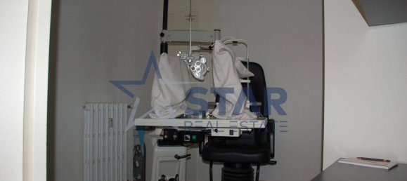 Коммерческая недвижимость с 2 комнатами в Чинизелло Бальсамо, Италия № 184131 6