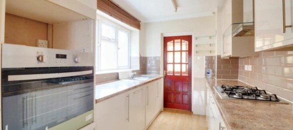 3 bedrooms House in Hayes, United Kingdom No. 5045 5