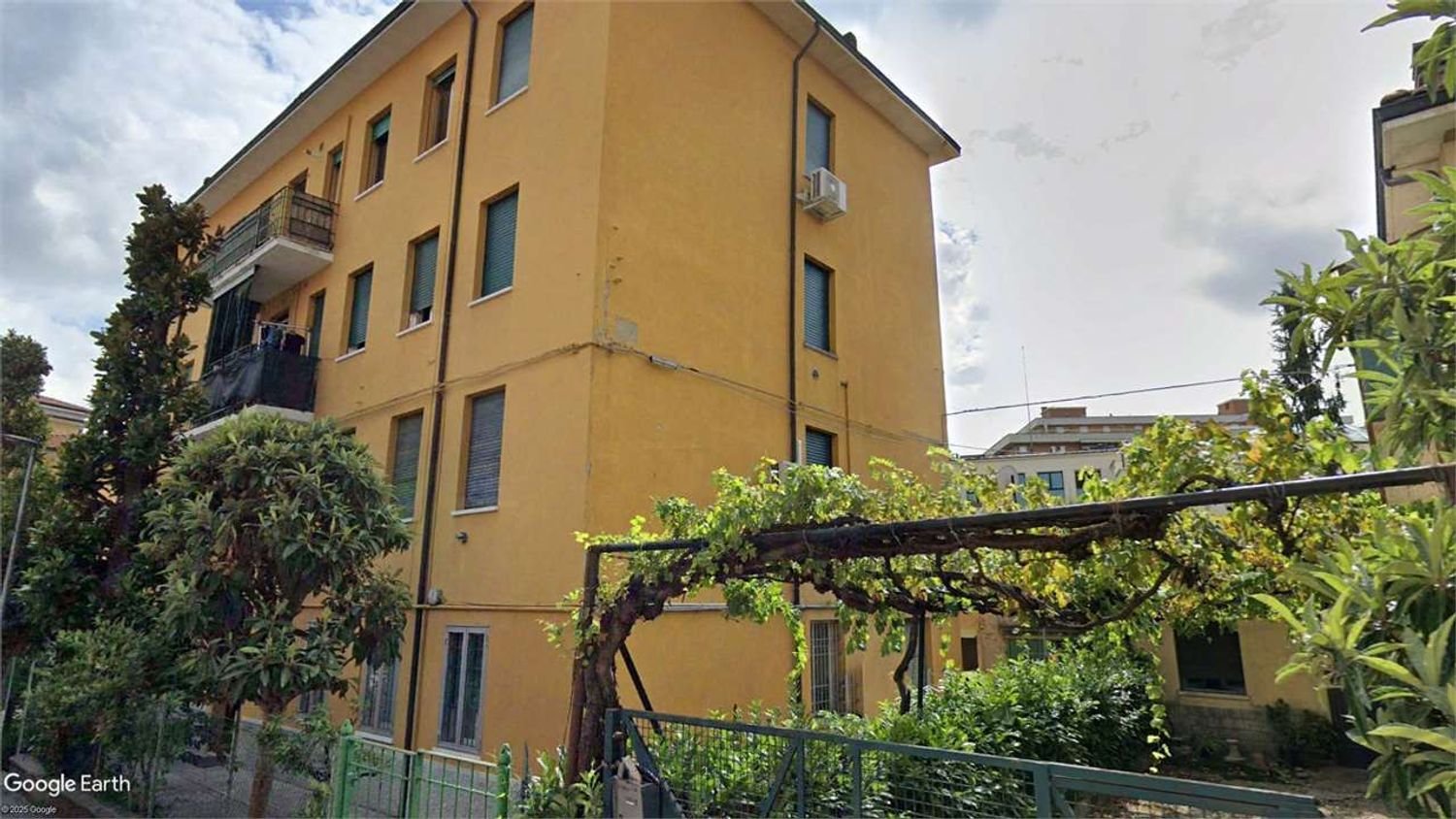 4 rooms Apartment in Modena, Italy No. 297864
