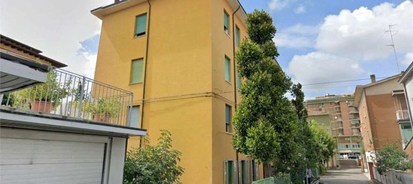 4 rooms Apartment in Modena, Italy No. 297864 3