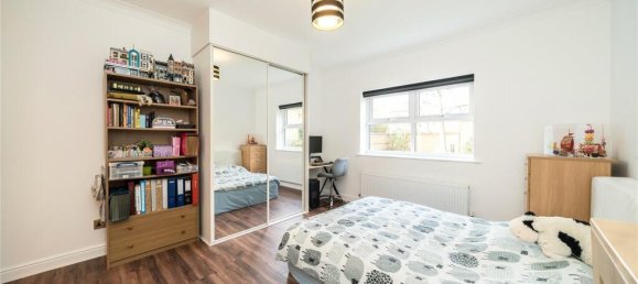 2 bedrooms Apartment in London, United Kingdom No. 12940 4