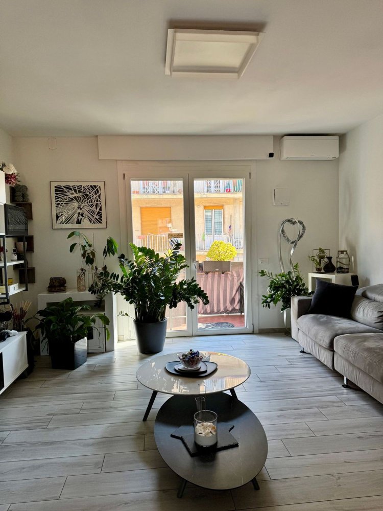 4 bedrooms Apartment in Florence, Italy No. 372311