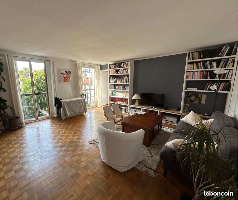 4 bedrooms Apartment in Versailles, France No. 291406