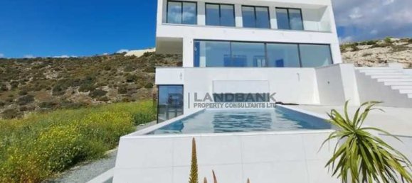 8 bedrooms House in Limassol, Cyprus No. 13736 2