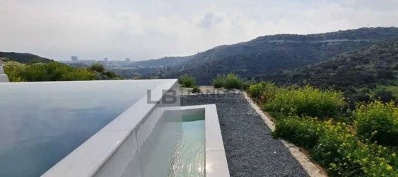 8 bedrooms House in Limassol, Cyprus No. 13736 8