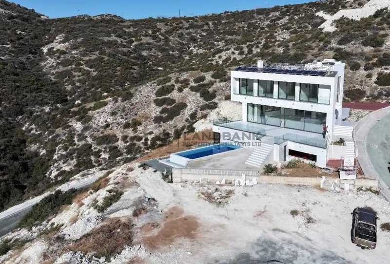 8 bedrooms House in Limassol, Cyprus No. 13736