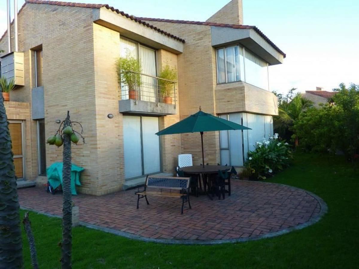 Дом с 3 спальнями в Богота, Колумбия № 9788