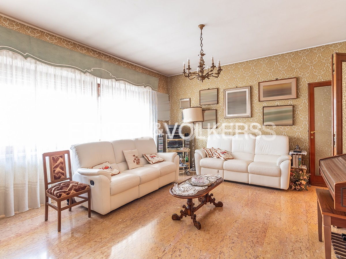 Квартира с 3 спальнями в Рим, Италия № 132172