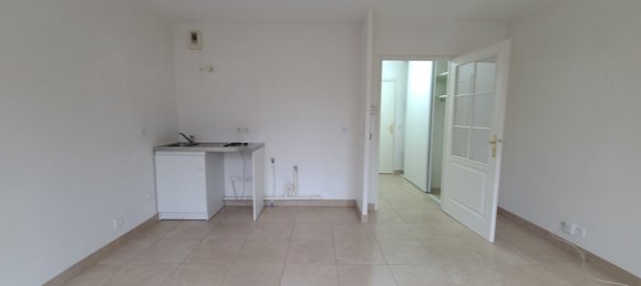 Studio in Pithiviers, France, Nr. 88643 2