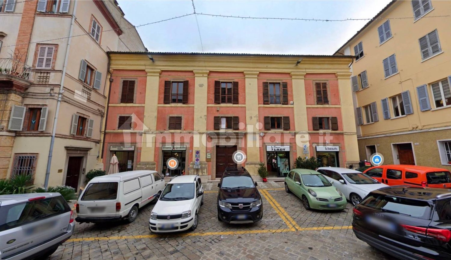 5 bedrooms Apartment in Macerata, Italy No. 313526
