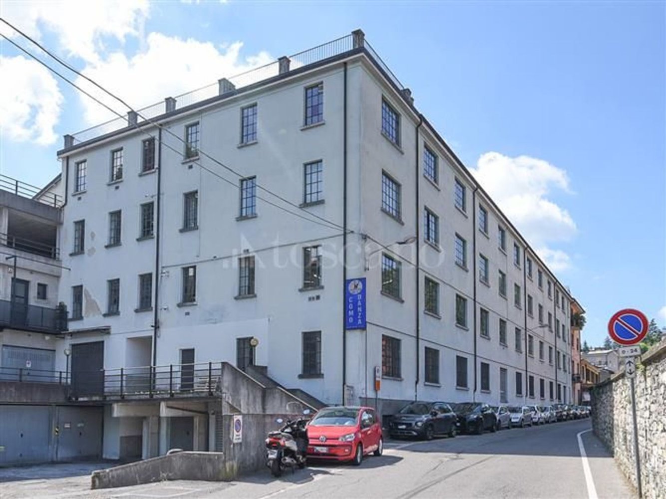 190m² Office in Como, Italy No. 70365