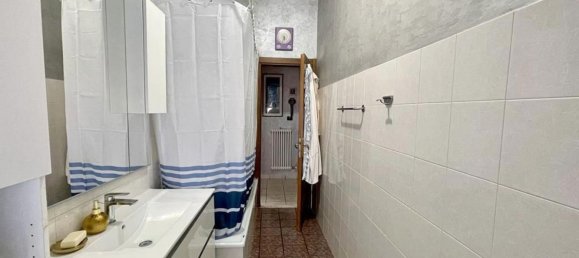 3 rooms Apartment in Bra, Italy No. 15815 2