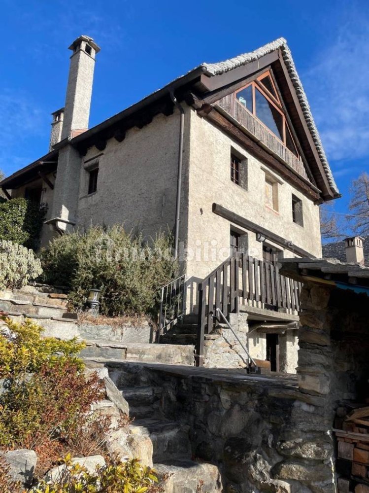 Дом с 4 спальнями в Краведжа, Италия № 290021