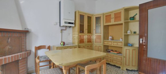 3 bedrooms Apartment in Matelica, Italy No. 153605 2