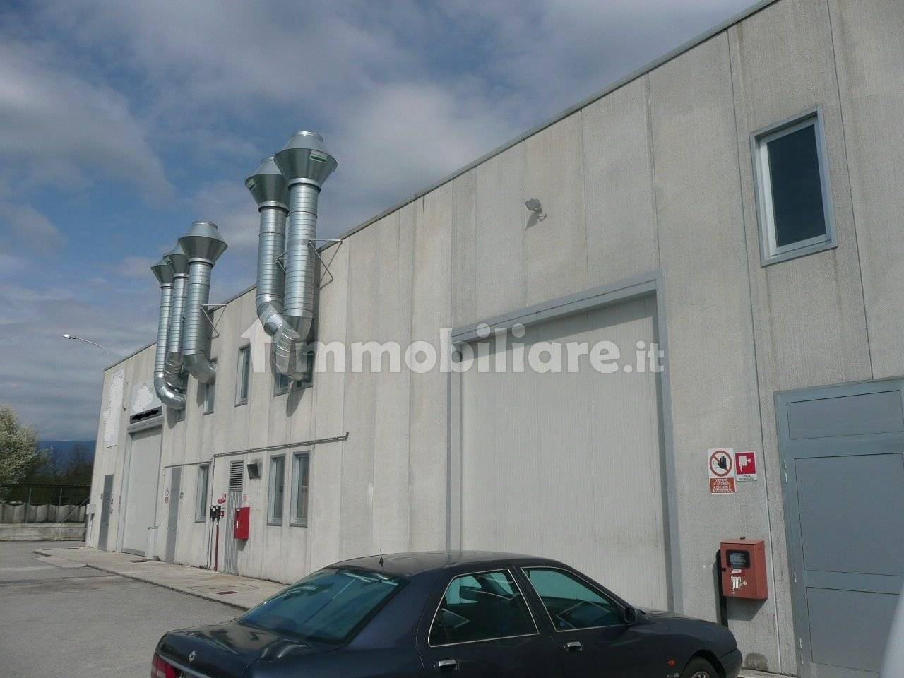 830m² Warehouse in Pordenone, Italy No. 256547