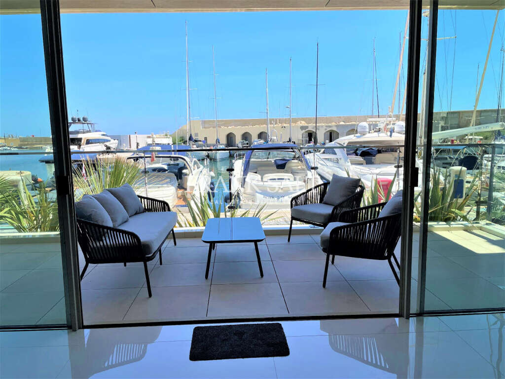 Квартира с 2 спальнями в Сент-Джулианс, Мальта № 186