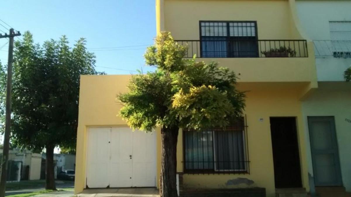 2 bedrooms House in Moron, Argentina No. 8840