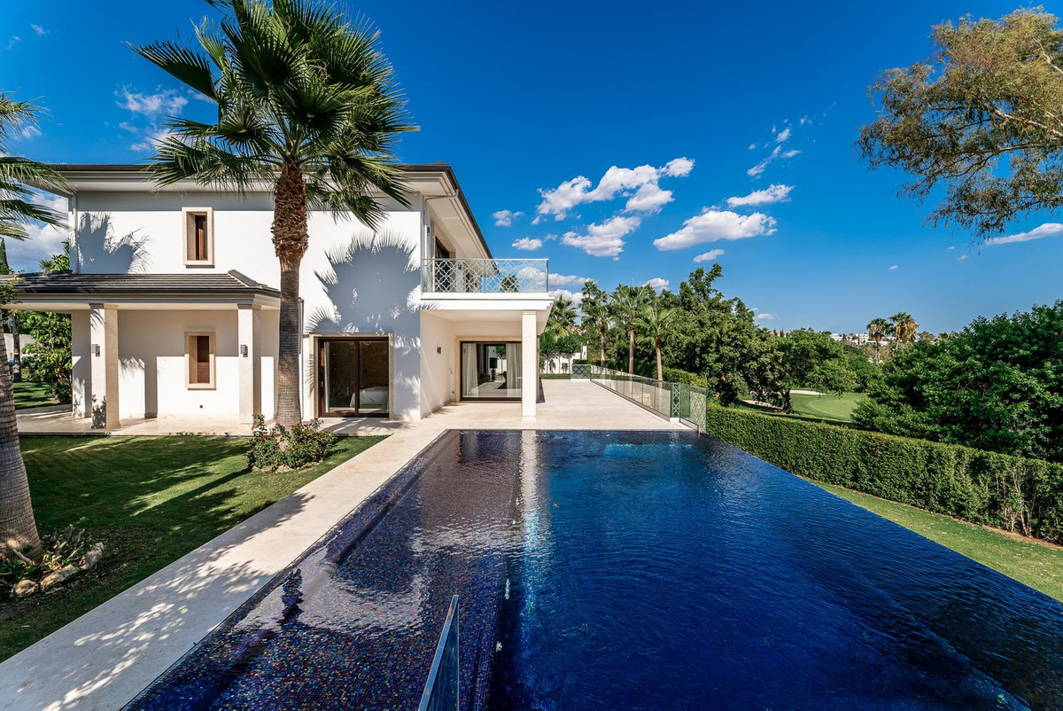 6 bedrooms Villa in Marbella, Spain No. 109439