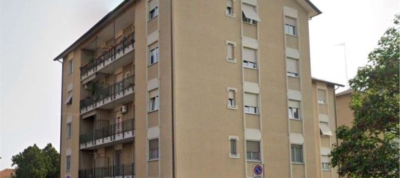 5 rooms Apartment in Monza, Italy No. 3757 2