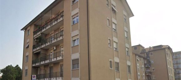 5 rooms Apartment in Monza, Italy No. 3757 3