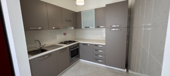 Квартира с 4 комнатами в Коголето, Италия № 36976 7