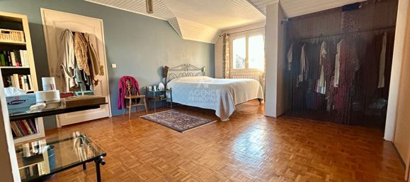 5 bedrooms House in Poissy, France No. 163582 8