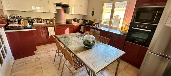 5 bedrooms House in Poissy, France No. 163582 4